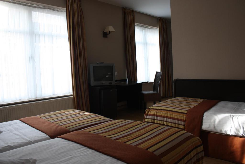 Hotel Giorgi Et Logements Insolites-Jacuzzi Prive Bastogne Cameră foto